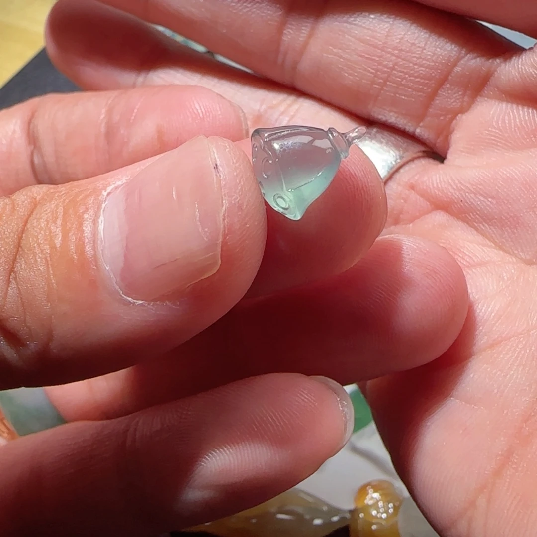 焱***阳定制翡翠未镶嵌天然翡翠莲蓬