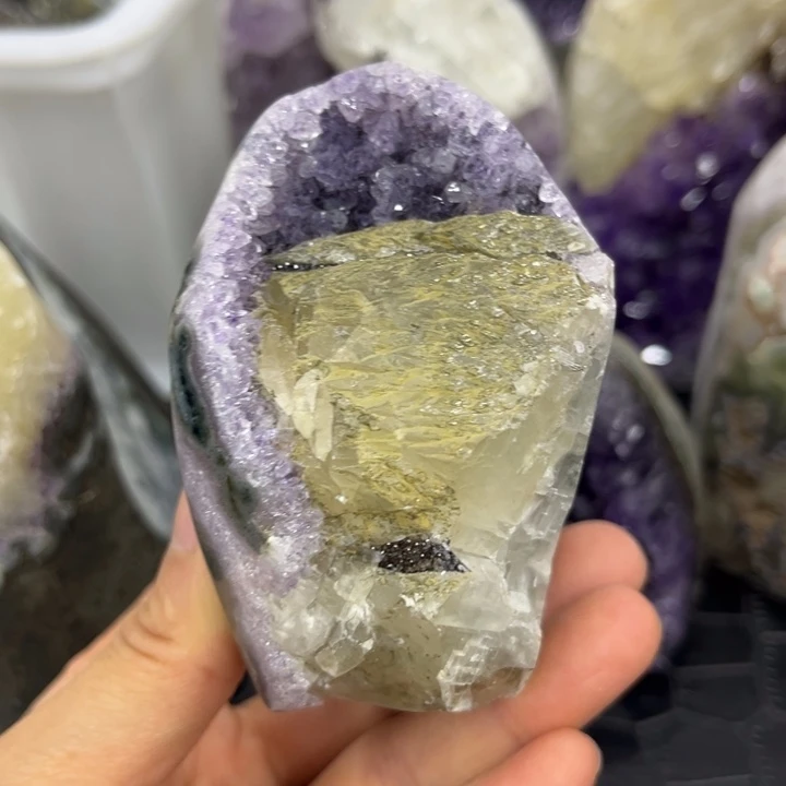 水晶珠宝半成品未镶嵌彩晶簇
