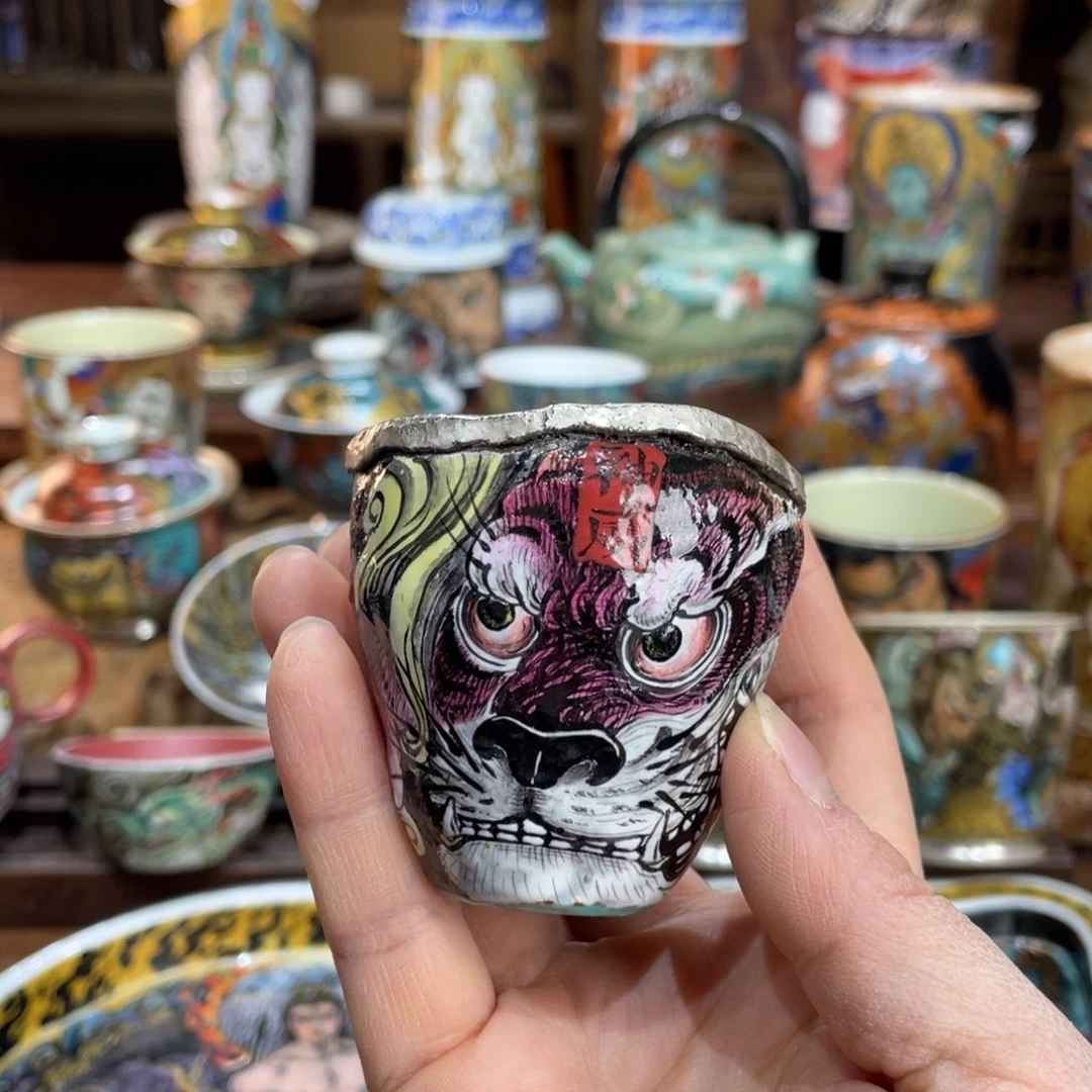 紫气东来龙手捏杯