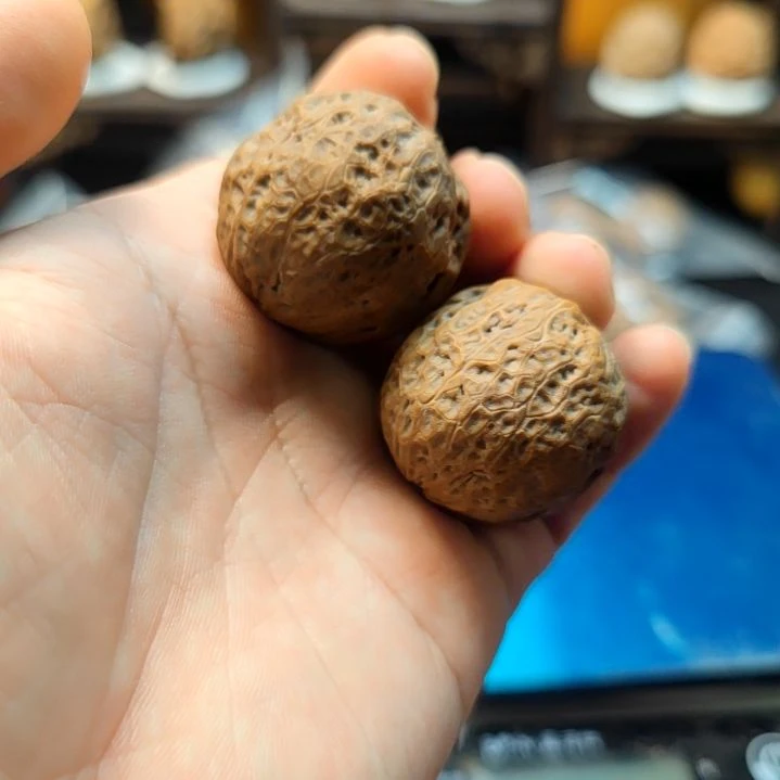 文玩核桃吊坠龙珠