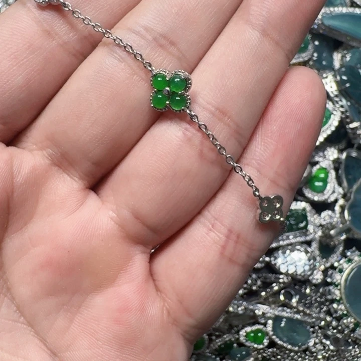 翡翠未镶嵌颈饰天然A货翡翠放漏