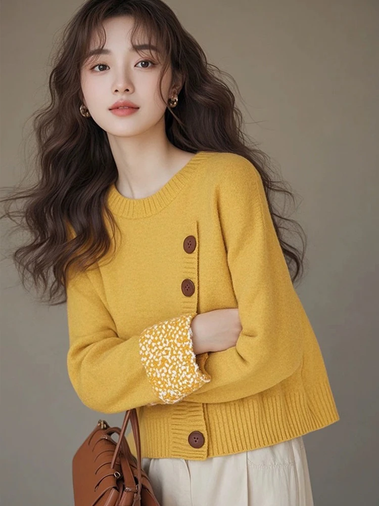 2025新款秋季小香风黄色斜扣内搭针织衫毛衣女慵懒高级感