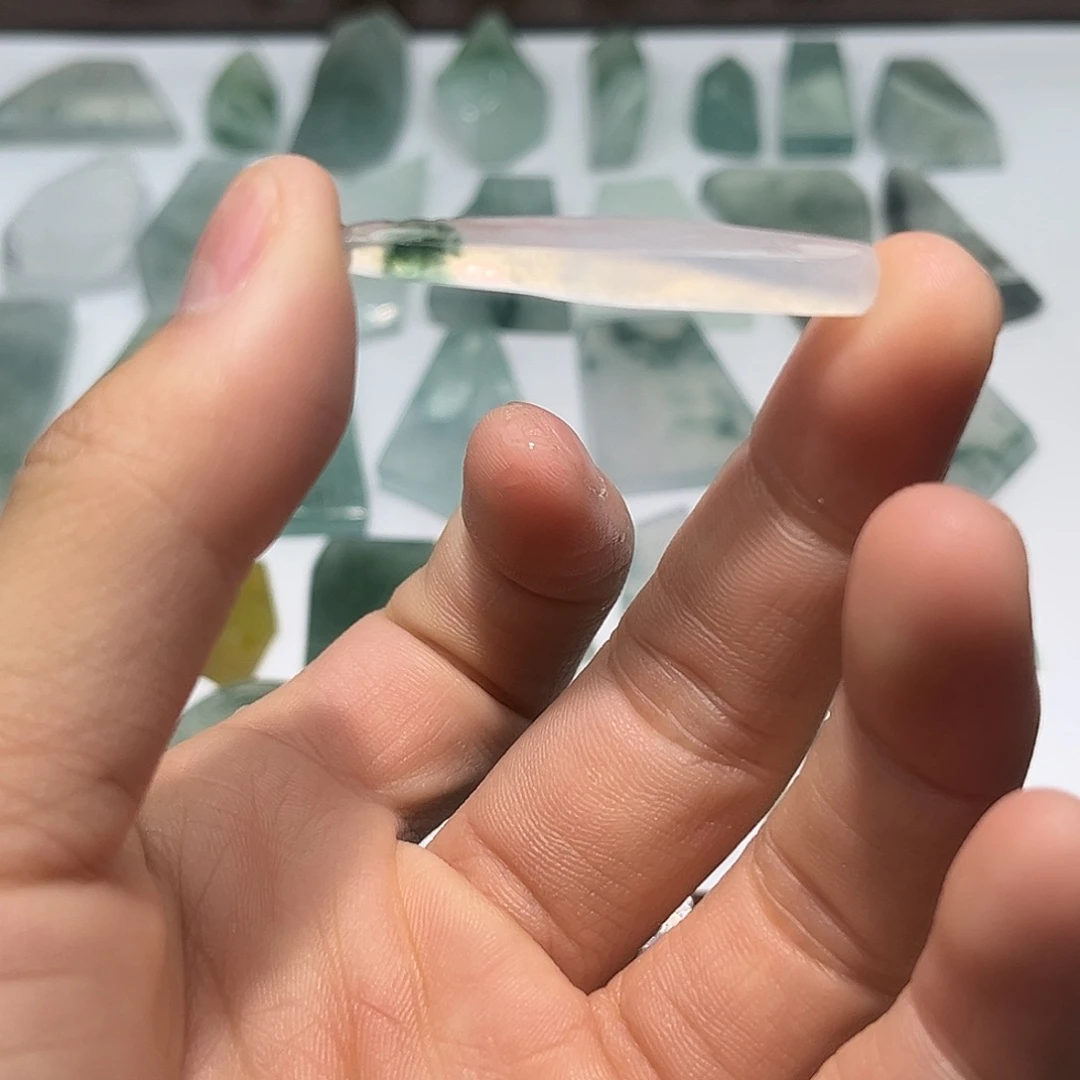 翡翠未镶嵌颈饰4799
