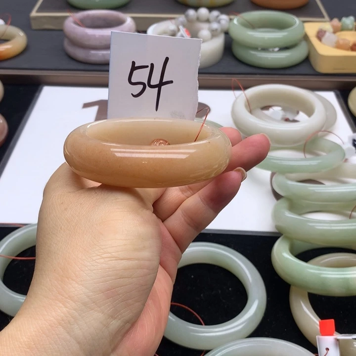 未镶嵌手镯石英质玉