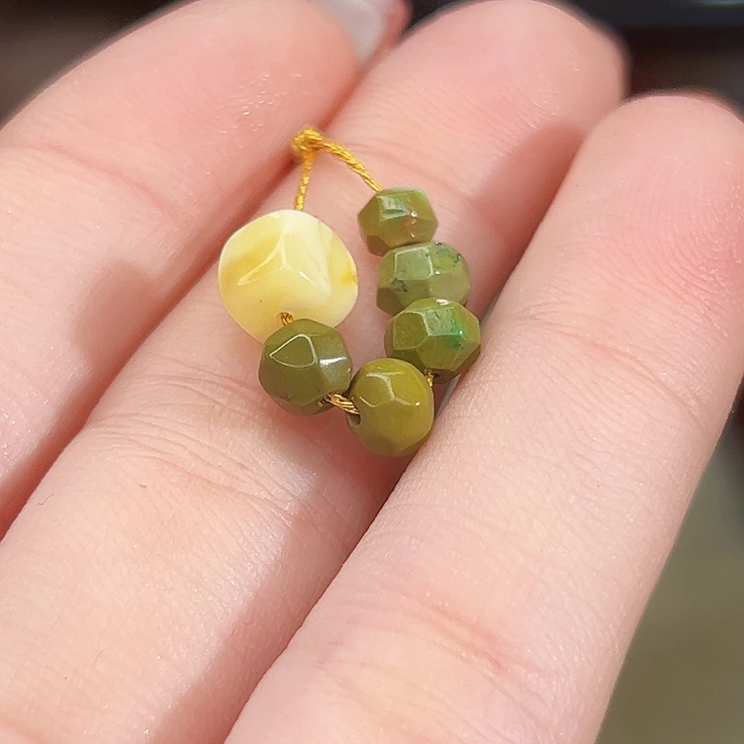 蜜蜡未镶嵌珠宝奇石
