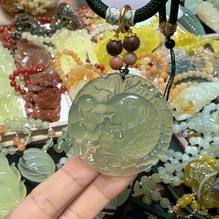 未镶嵌蛇纹石玉吊坠