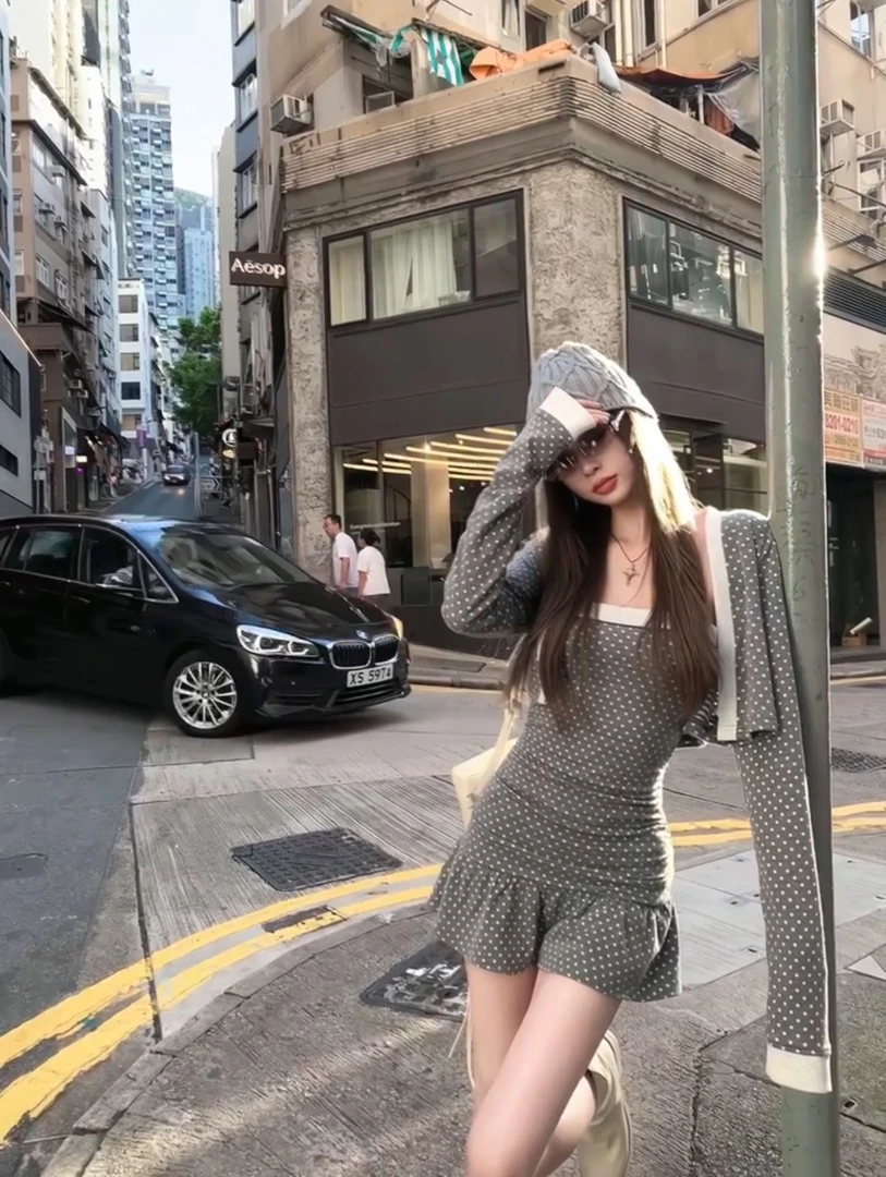 2025秋季新款设计感辣妹翻领波点拼接抹胸连衣裙&开衫外套套装