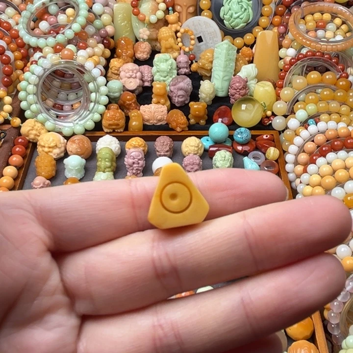 石英质玉（缅黄）未镶嵌珠宝半成品捡漏三桶