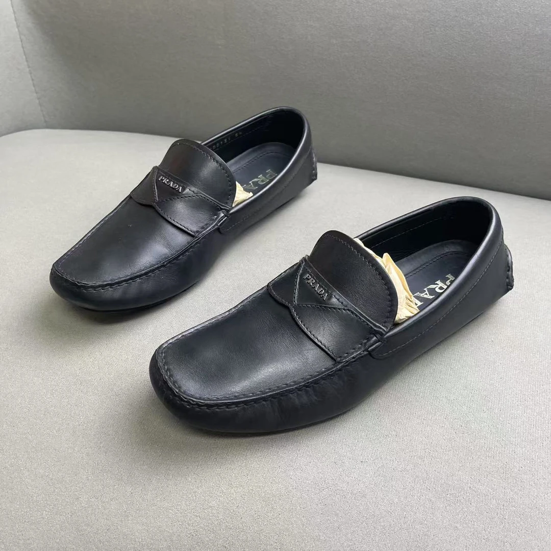 95新 Prada/普拉达 黑色皮面银标logo休闲百搭豆豆鞋 39.5码