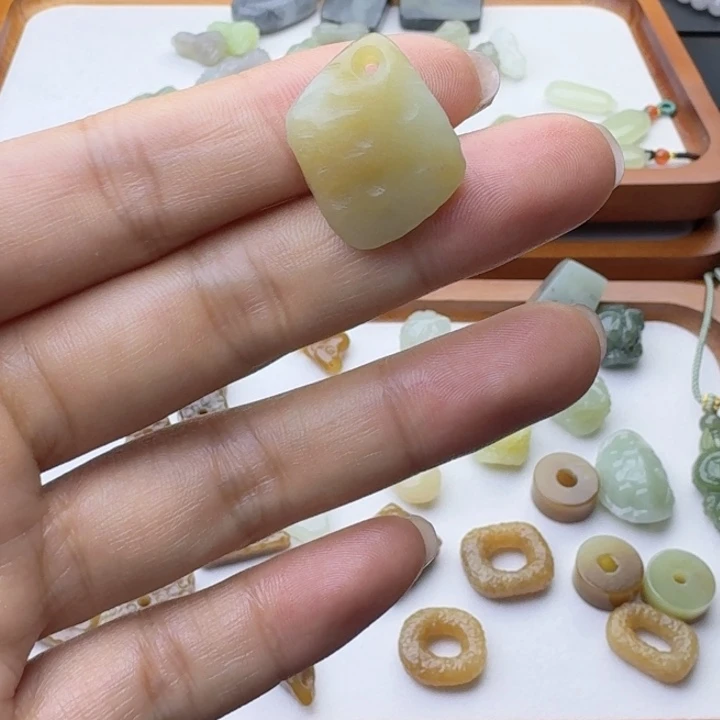 这***喵和田玉未镶嵌挂件