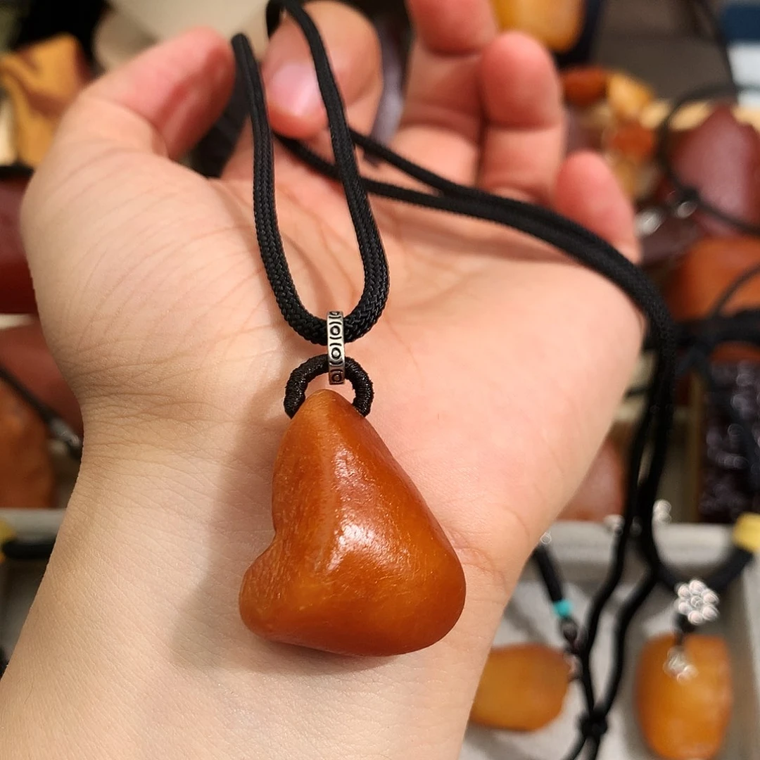 未镶嵌琥珀裸石在