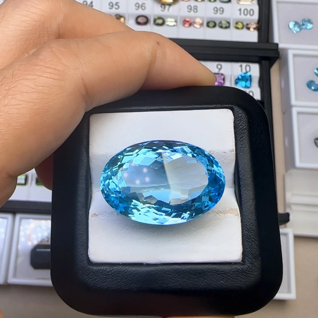 托帕石裸石全净无瑕 54.39克拉