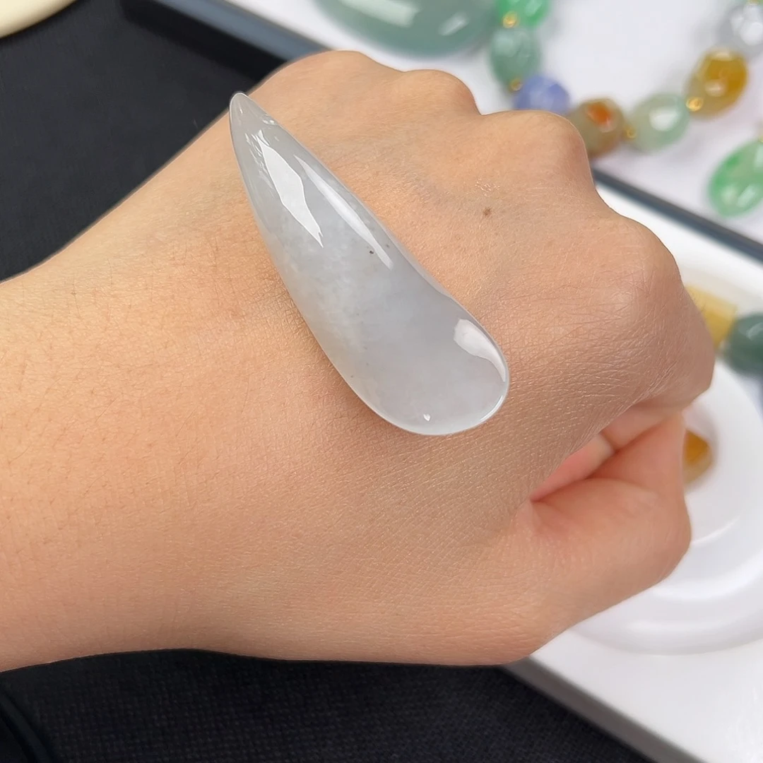 翡翠未镶嵌颈饰逍遥游