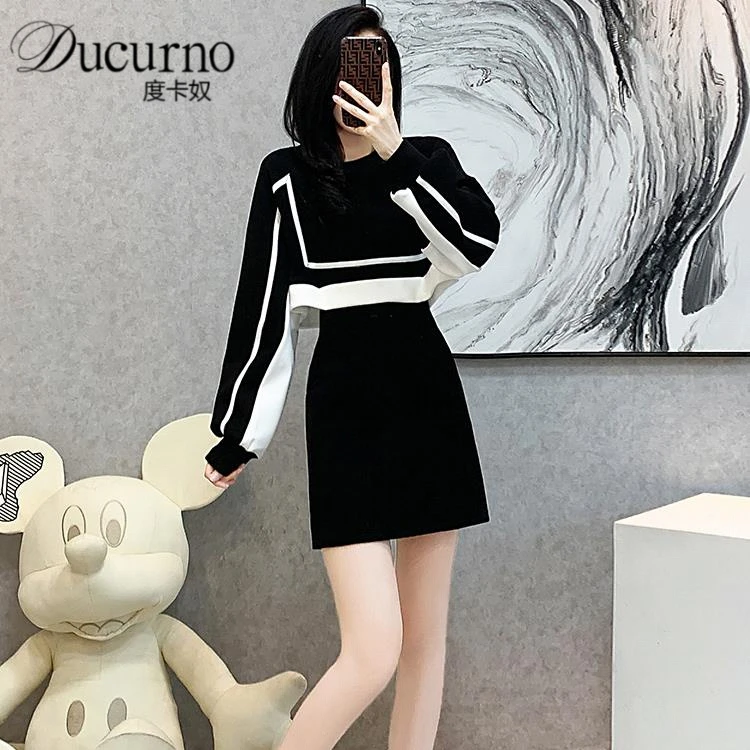 时尚黑色连衣裙女秋冬2025新款气质女神范收腰显瘦假两件卫衣裙子