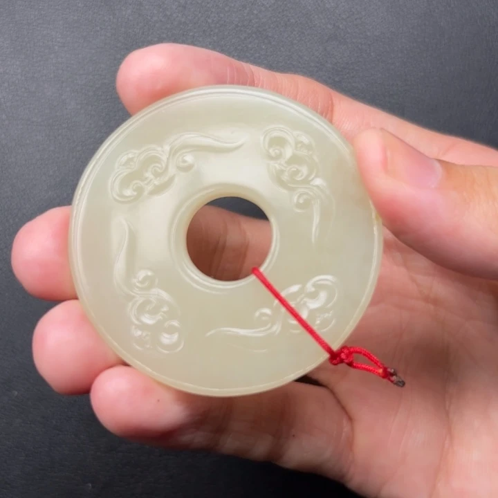 只***然和田玉未镶嵌颈饰