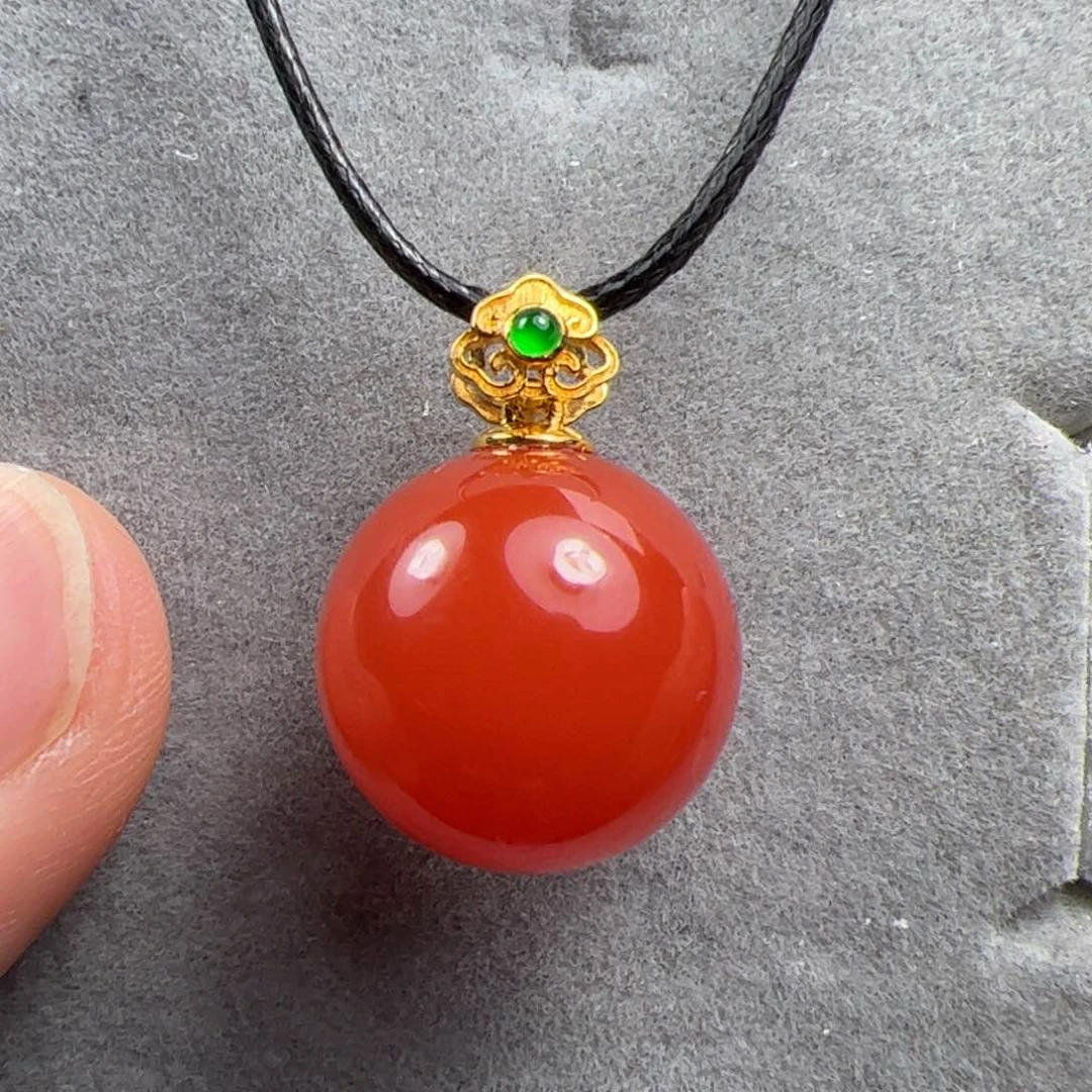 18K金镶嵌吊坠南红玛瑙