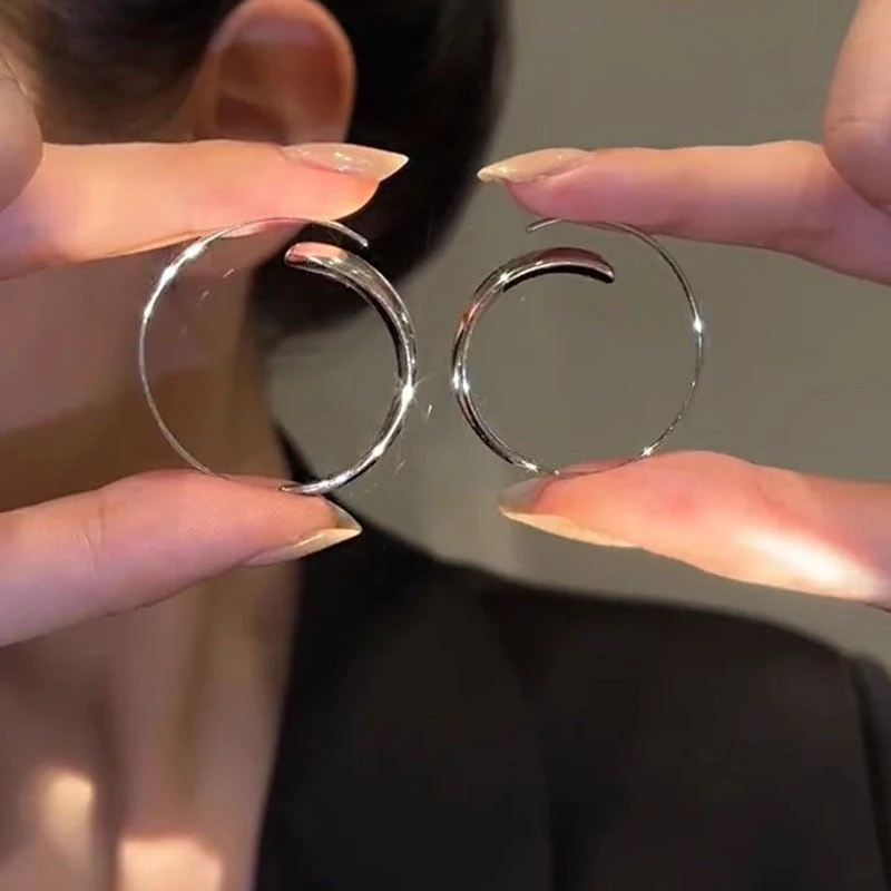 合金耳饰  简约高级感光面素圈耳环耳钉设计感圆脸显瘦耳圈女