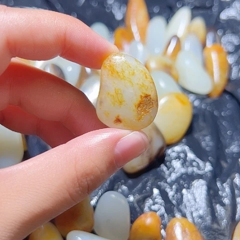 和田玉（糖玉）未镶嵌颈饰8.8克