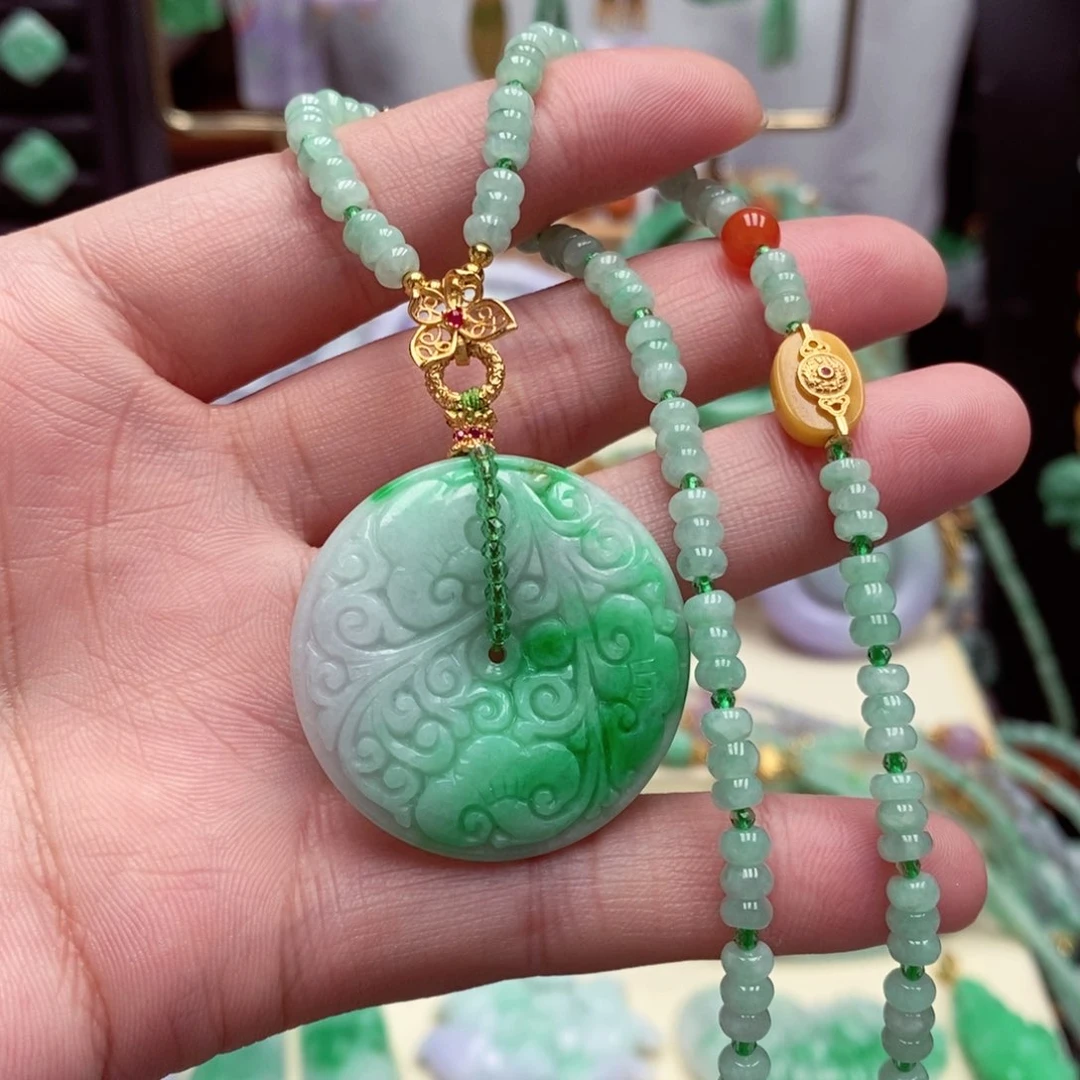 颈饰未镶嵌翡翠赵*满翡翠吊坠
