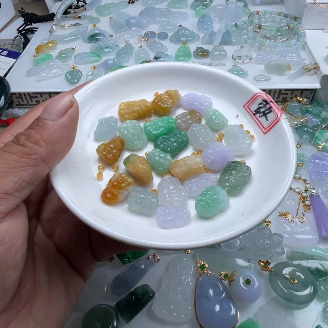 翡翠未镶嵌颈饰翡翠多样发货一件