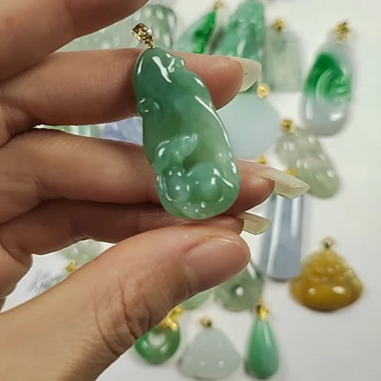 翡翠18K金镶嵌颈饰天然翡翠