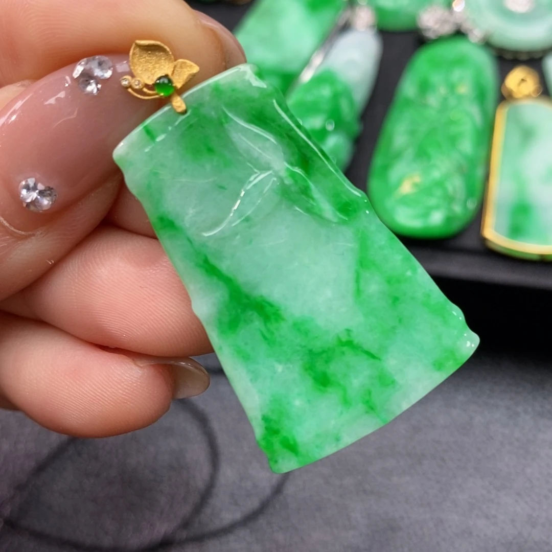 翡翠颈饰18K金镶嵌翡翠