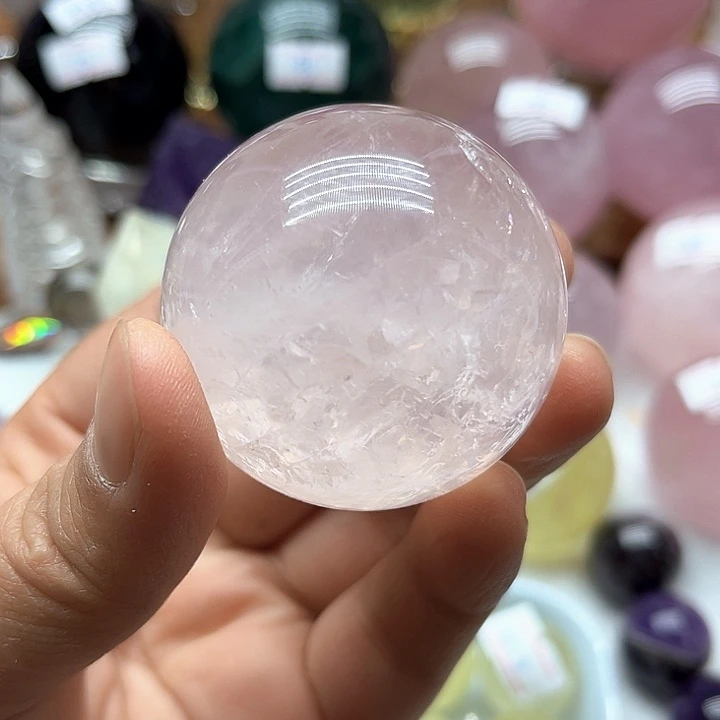 125克粉水晶球未镶嵌水晶