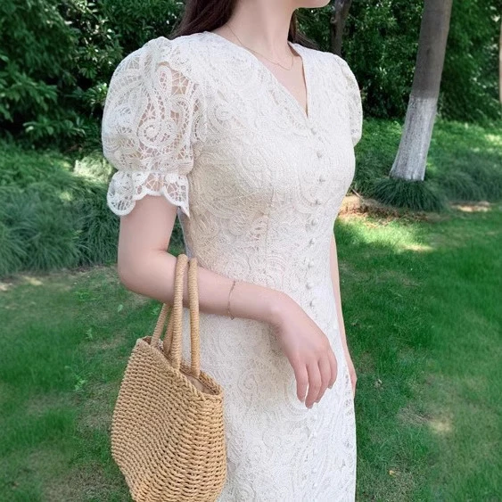 新款微胖大码夏季法式浪漫收腰显瘦V领蕾丝连衣裙女