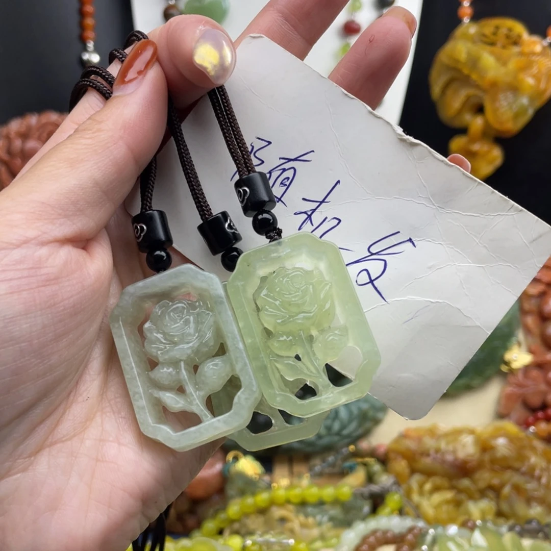 未镶嵌蛇纹石玉颈饰