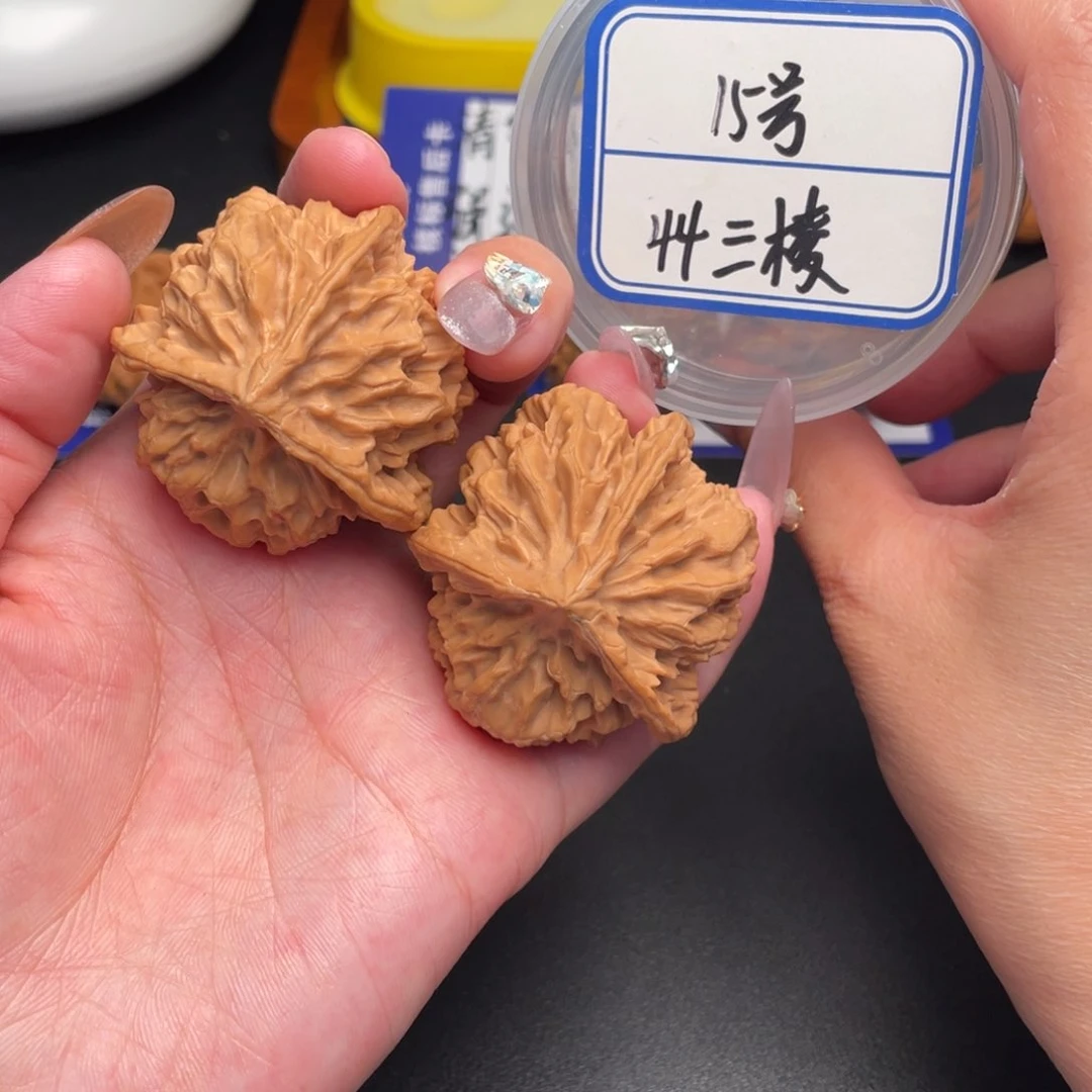 文玩核桃把件帝王三棱44