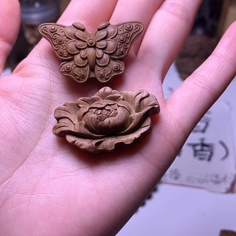 檀香木吊坠啊*檀香牡丹花满工大蝴蝶