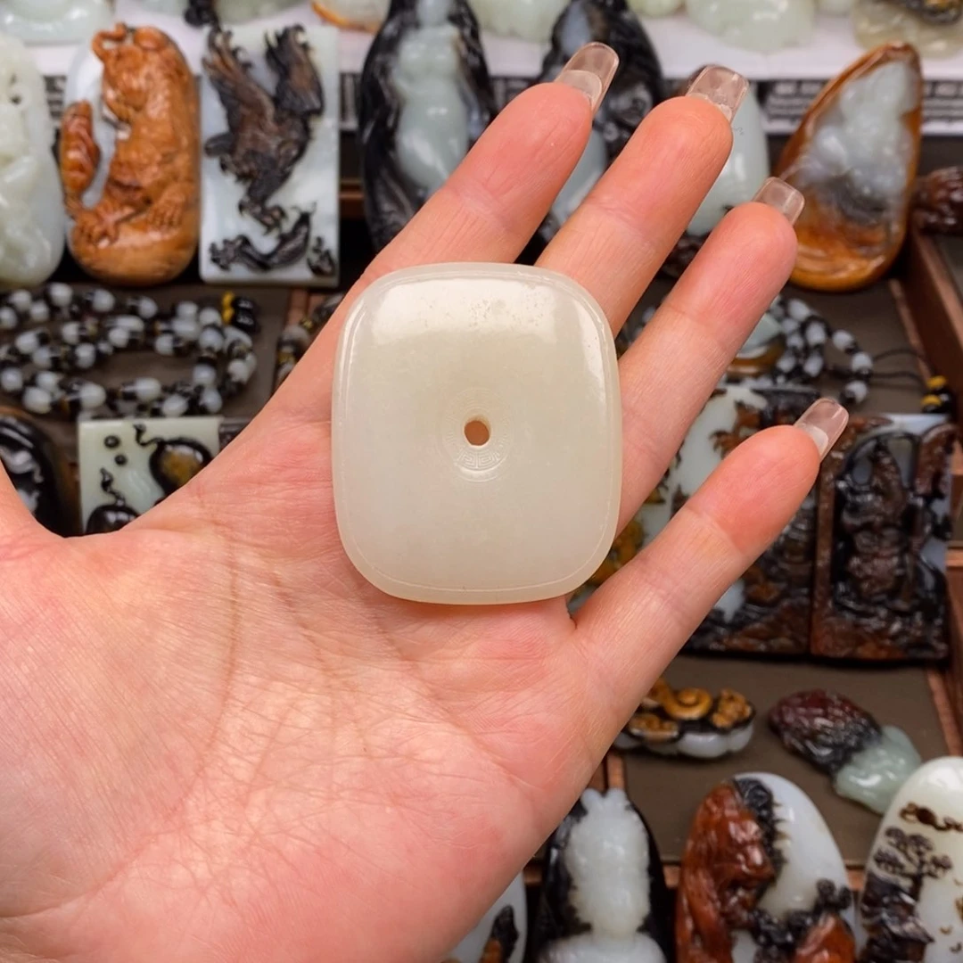 颈饰未镶嵌和田玉