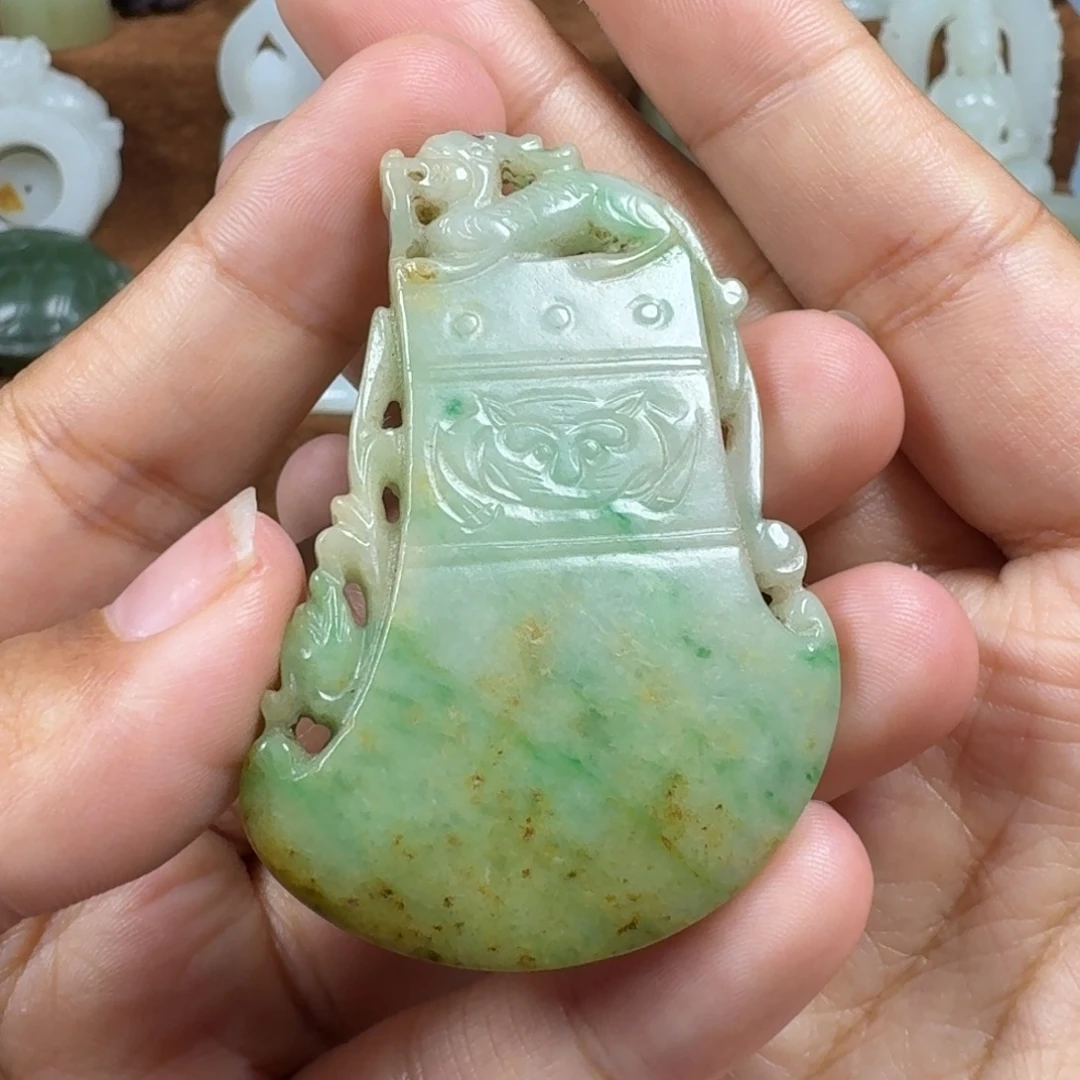翡翠未镶嵌颈饰111