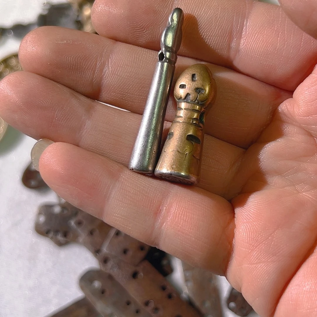 小*两个印章一铁一铜