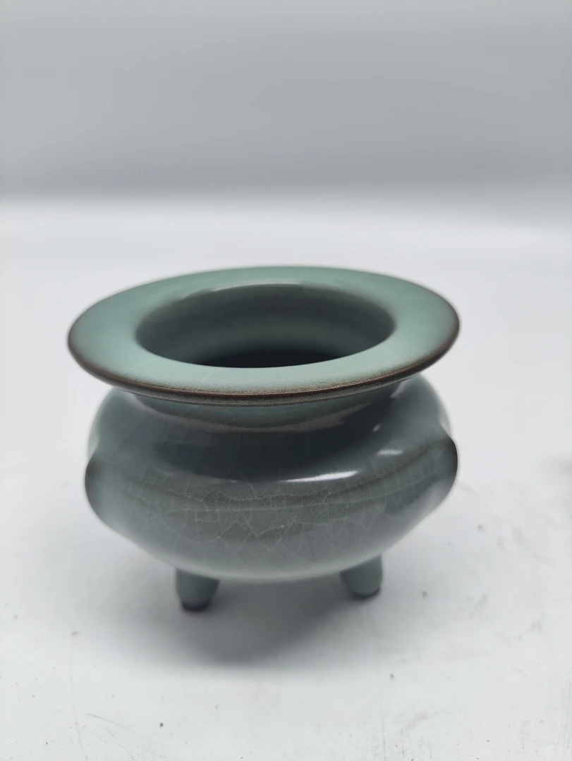 官三足香炉冰裂釉耀州窑天青色陶瓷瓷器开门青瓷冰裂纹精美色釉