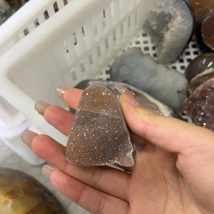 水晶珠宝半成品未镶嵌红晶簇