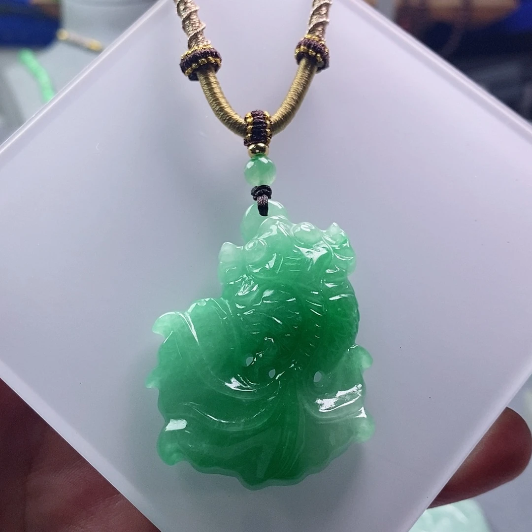 翡翠未镶嵌吊坠(赠链)