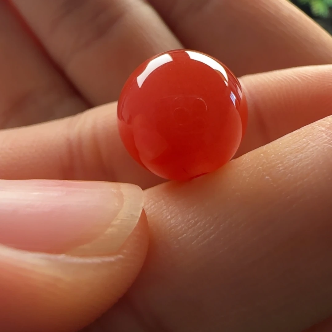 Z***F南红玛瑙未镶嵌圆珠：12.4柿子红 很润 很油 有白纹