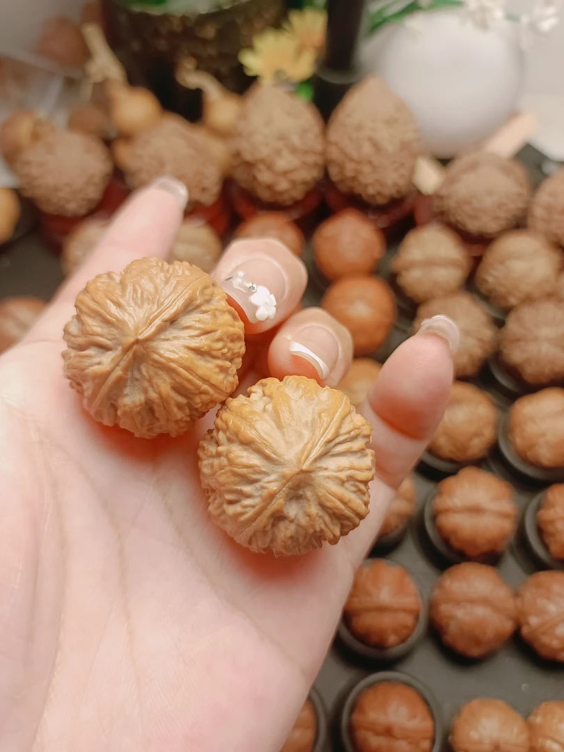 狮子王～矮桩闷尖粗筋米字底麦穗纹野生楸子文玩核桃