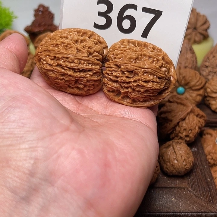 把件桃核全 南疆石。边37。 367