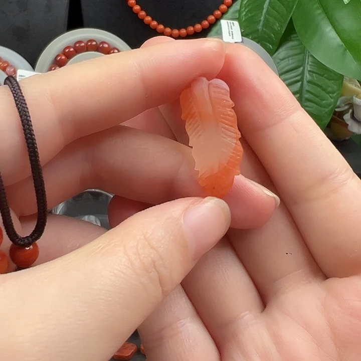 南红玛瑙未镶嵌长链南红冰飘叶子 卡28