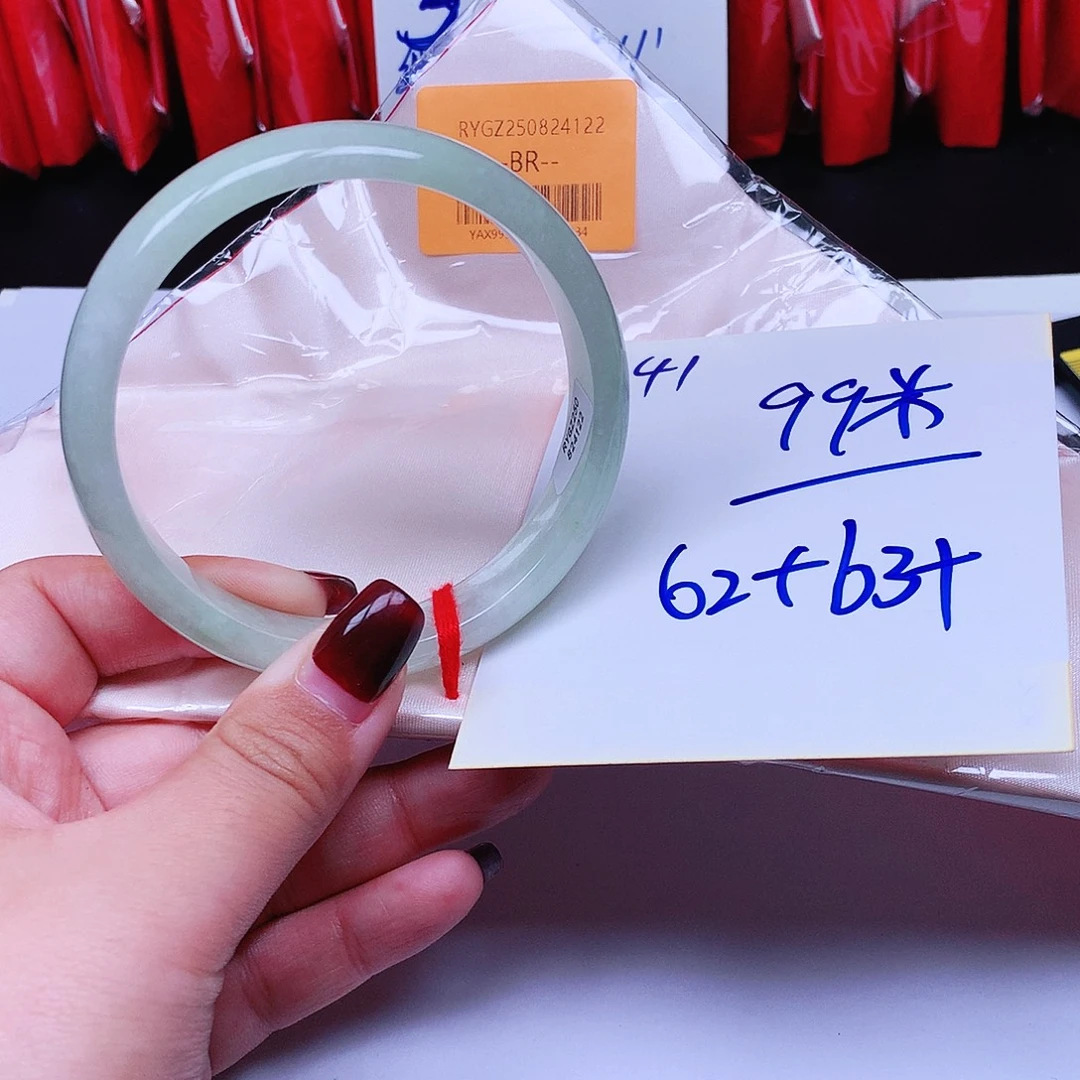 翡翠未镶嵌手镯41。