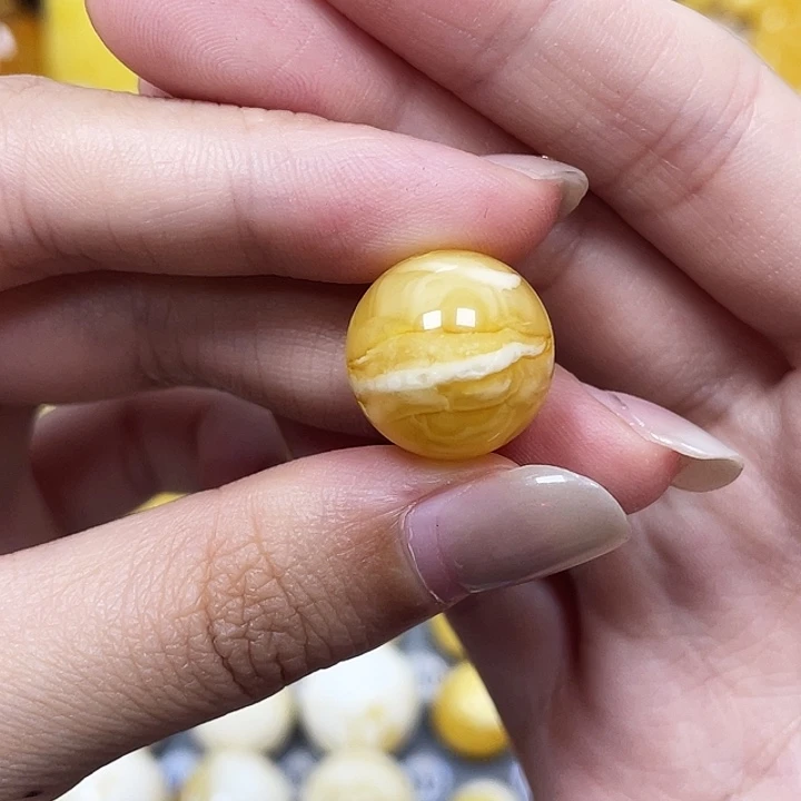 琥珀未镶嵌裸石15.5mm瑕 4-6