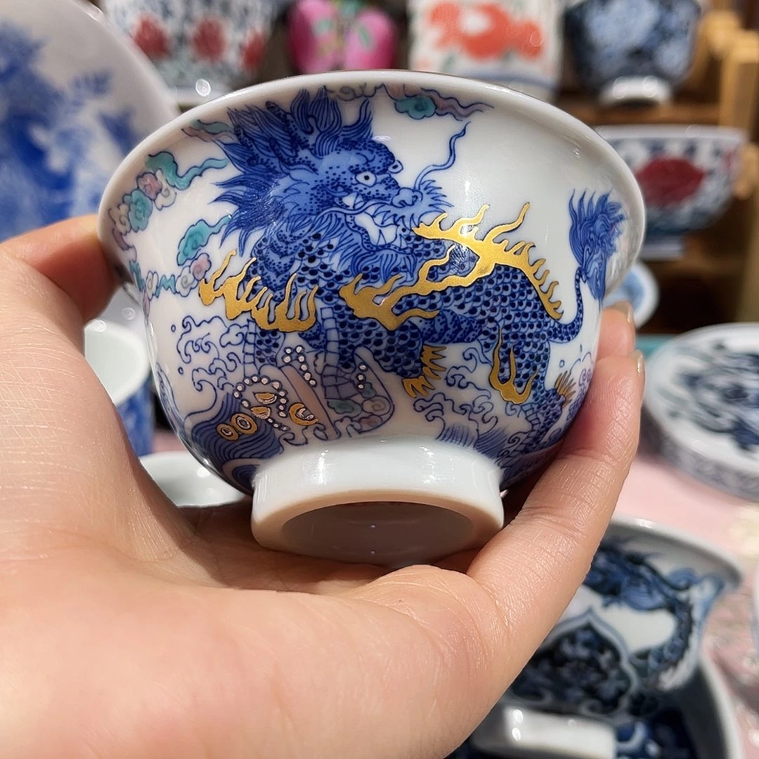 陶杯子青花加彩麒麟压手杯