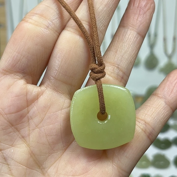 和田玉未镶嵌颈饰?*