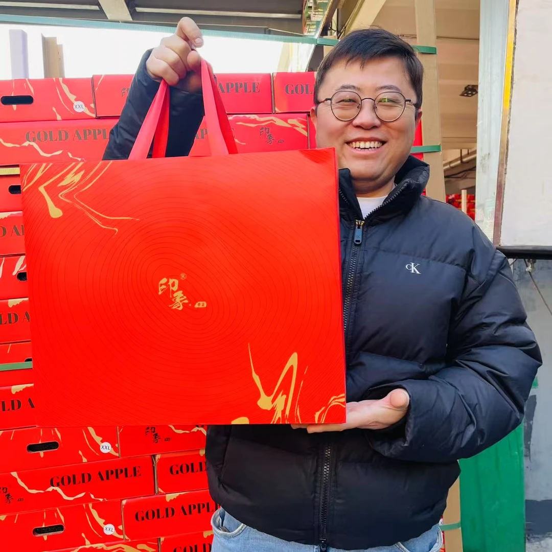 10 新【礼盒装】爱妃苹果  脆甜爽口 毛重5.5斤【只发河南省】