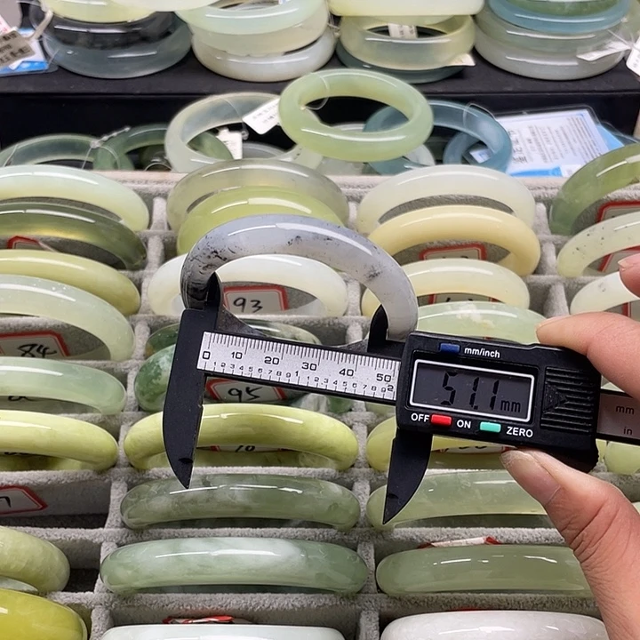 未镶嵌蛇纹石玉手镯87