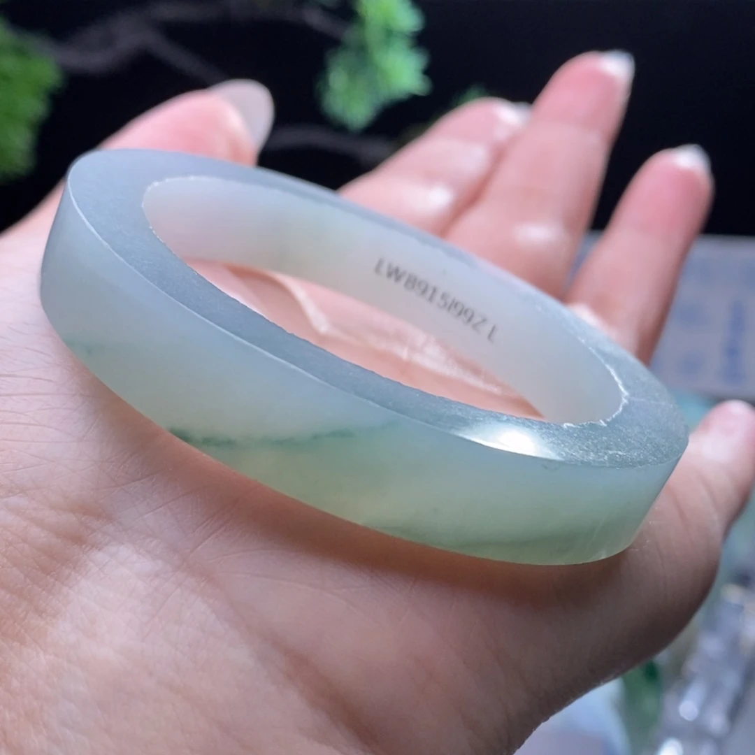 定制翡翠未镶嵌翡翠手镯