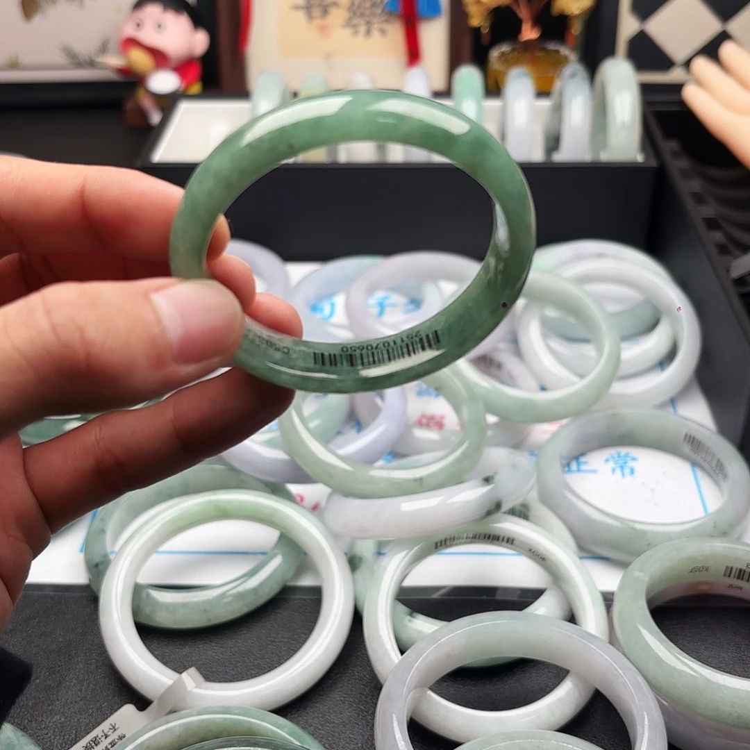 翡翠未镶嵌手镯5051 92