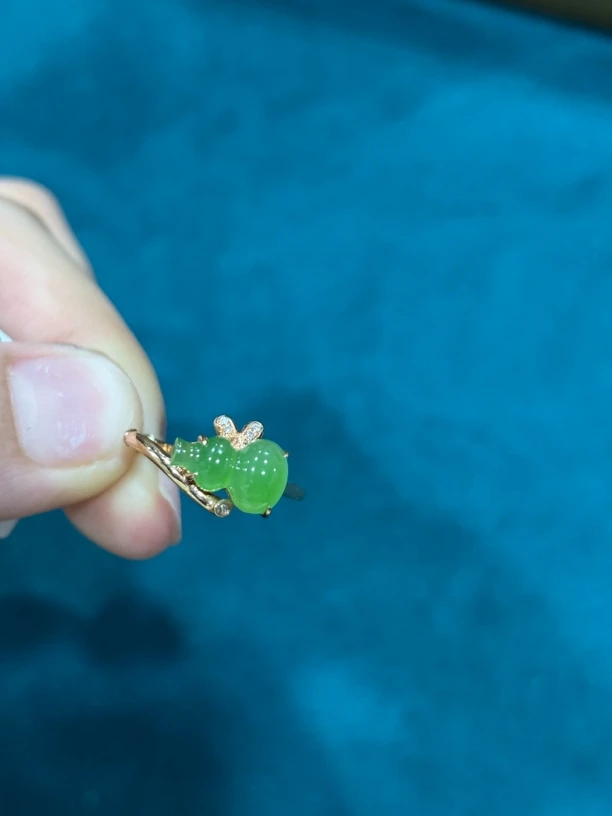 3719 18k金镶嵌和田玉碧玉戒指 规格约：11.1*7.1